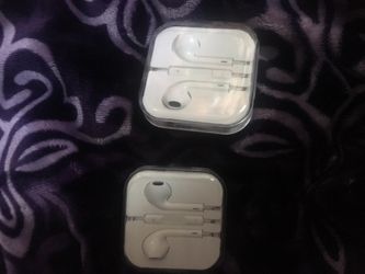 Apple earphones brand new
