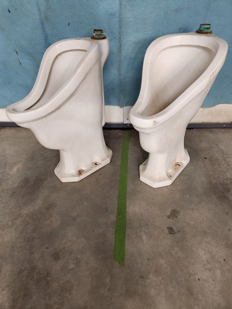 Porcelain Stand-up Urinals 