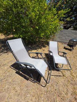 Zero gravity chairs (2)