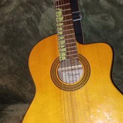 TAKAMINE ACOUSTIC ELECTRIC GUITAR