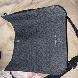 Black Michael Kors Jet Set Travel Large Logo Messenger Bag