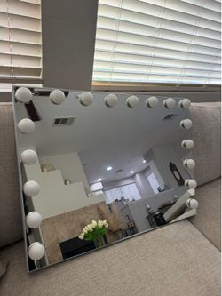 LED Hollywood Style Vanity Mirror – Like New / Excellent Condition