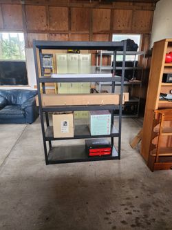 Metal shelving unit