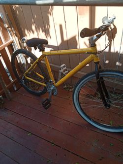 Mountain bike , Diamond back needs some work front tire flat