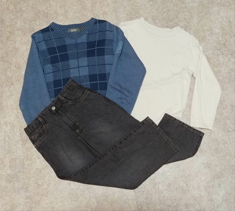 Blue plaid sweater 3 piece outfit, unfinished hem shirt & black jeans, Sz.6