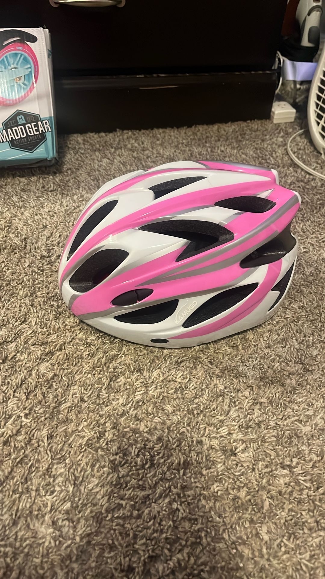 Girls helmet used, but in good condition