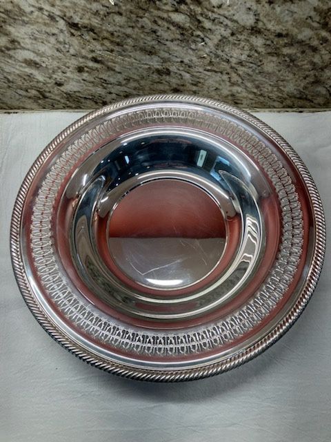 Vintage Wm Rogers Manufacturing Round Reticulated 12 Inch Silver-Plate Bread Bowl