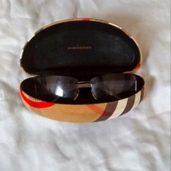 Rare burberry safilo tinted sunglasses shades with nova check burberry hard case
