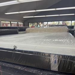 CALIFORNIA KING SIZE TEMPURPEDIC LUXEADAPT (SOFT) MATTRESS & BOX SPRINGS BED SET