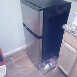 Mini Fridge 