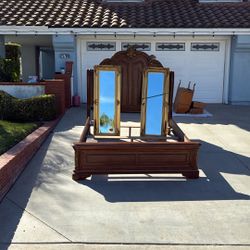 Free*** Queen Bed Frame And Mirrors