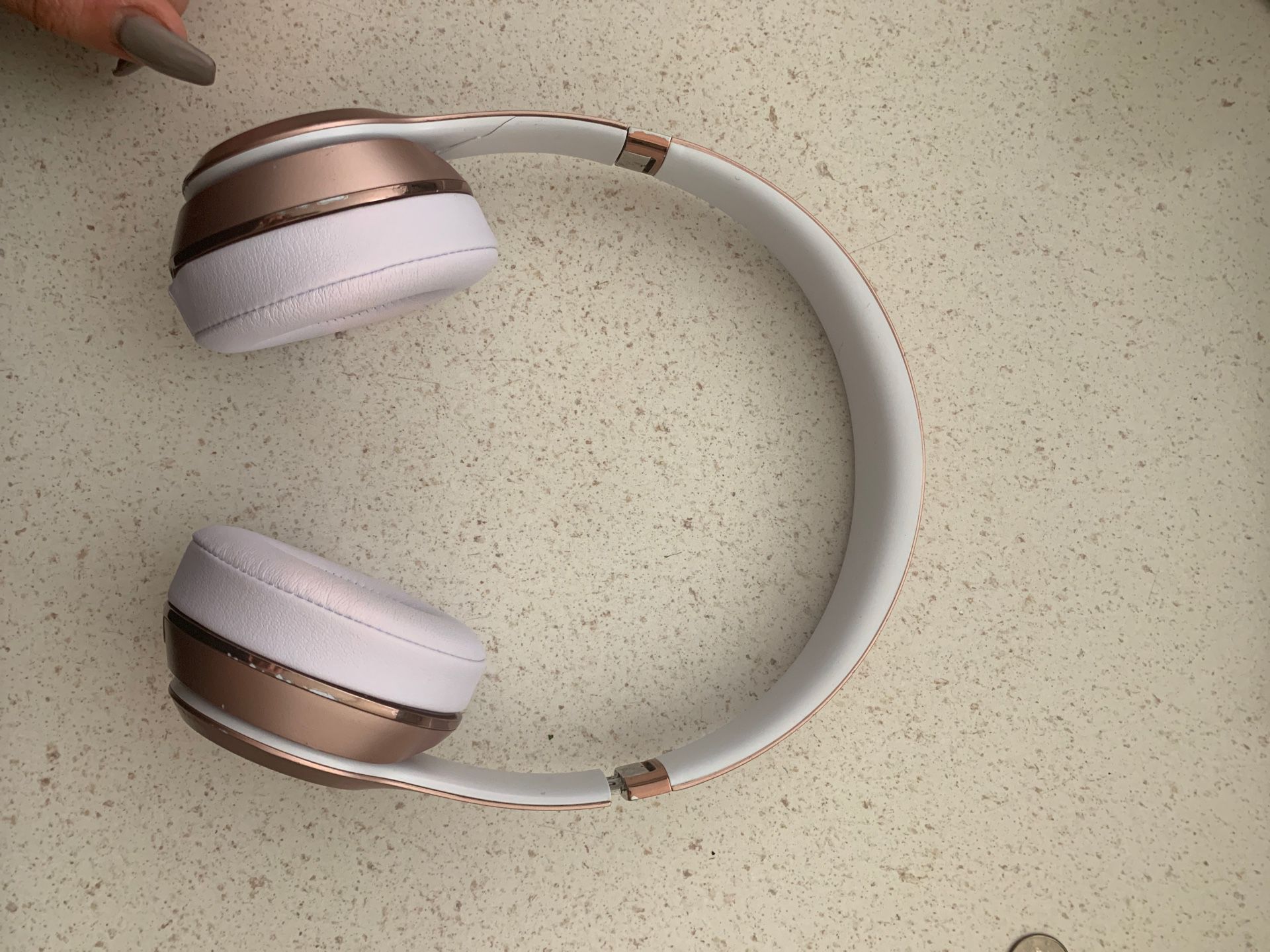 Beats solo3 wireless headphones rose gold pink