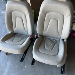 2011 Audi A4 Driver And Passenger Seats