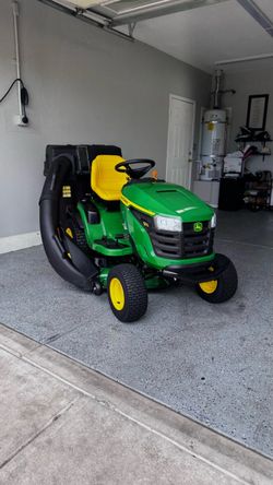 John Deere Riding Lawnmower