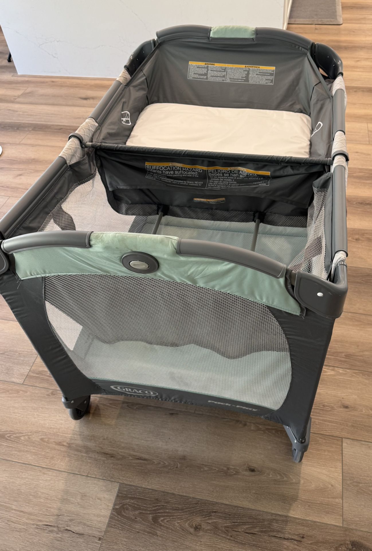 Graco Pack and Play Change N Carry