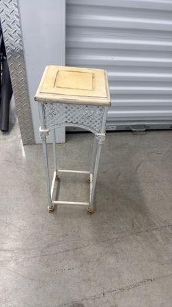 White Painted Wicker Plant Stand