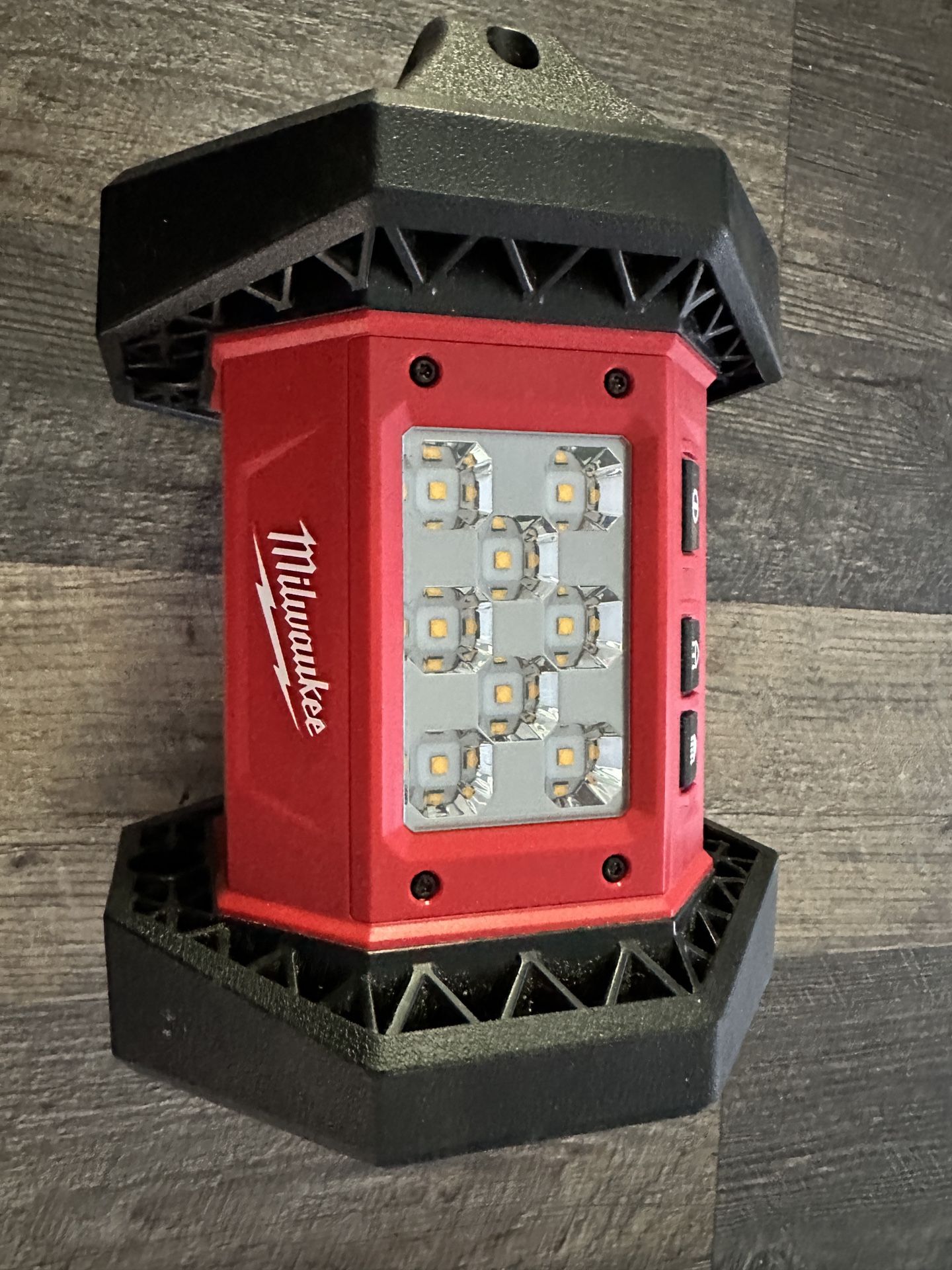 Milwaukee M18 2361-20 Rover 1500 Lumens LED flood light