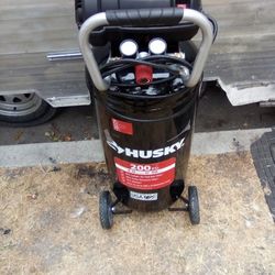 Husky Air Compressor 20 Gallons 200 PSI Sorry For $125 Retails For $300