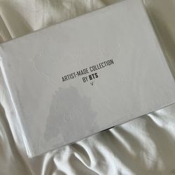 BTS Official Artist-Made Collection V Taehyung Faces Brooches