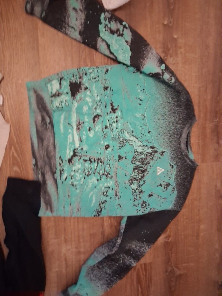 Nike ACG Sweater Size LARGE