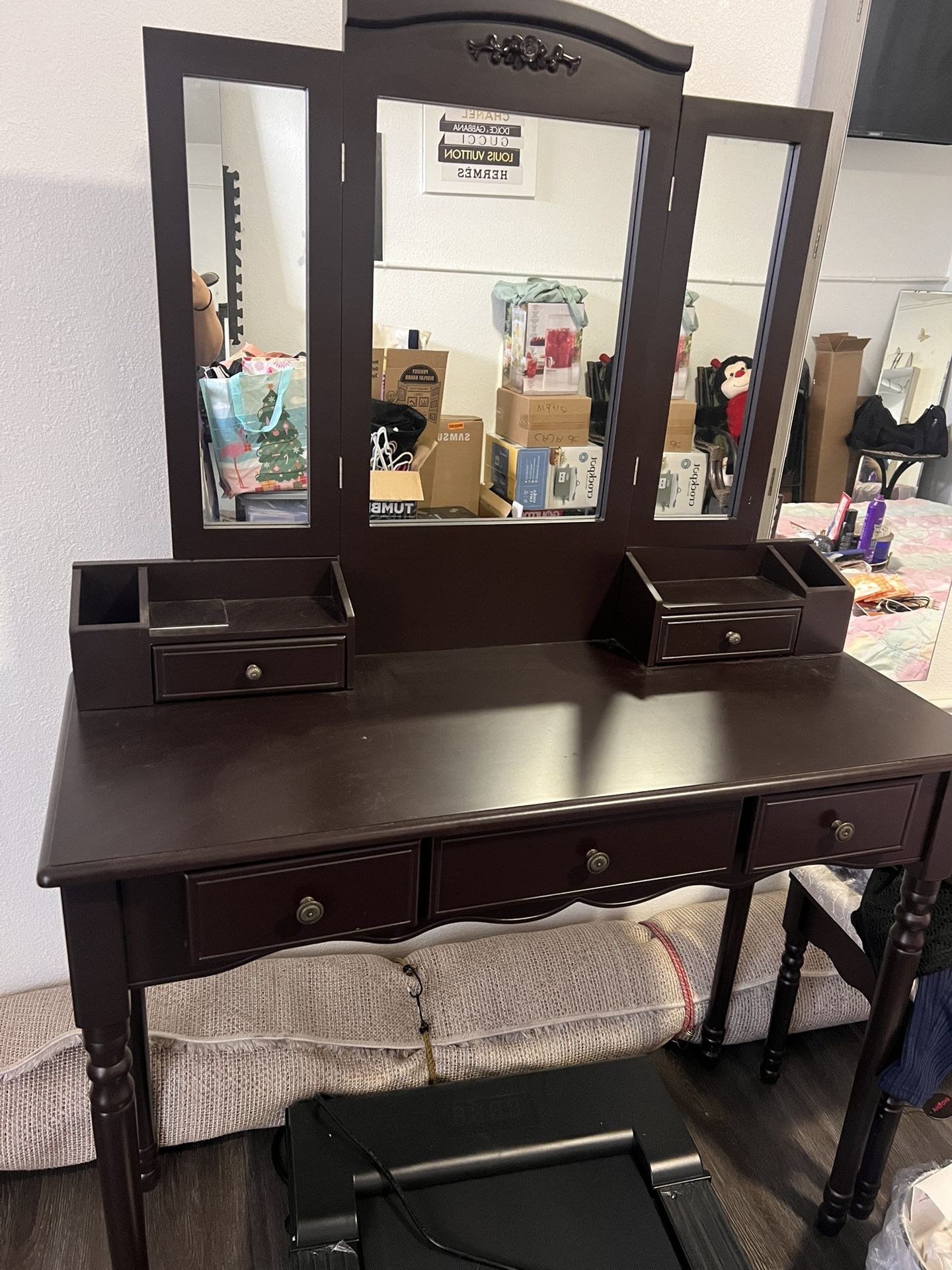 Wooden Vanity With Cushion Stool