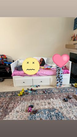 Daybed Twin pull-out bed white frame turns into a Full size