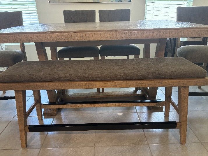 Heavy Wood Dining Room Table W/Chairs