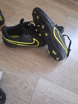 Adidas Predator Club, Nike tiempo, Shin Guards Size S