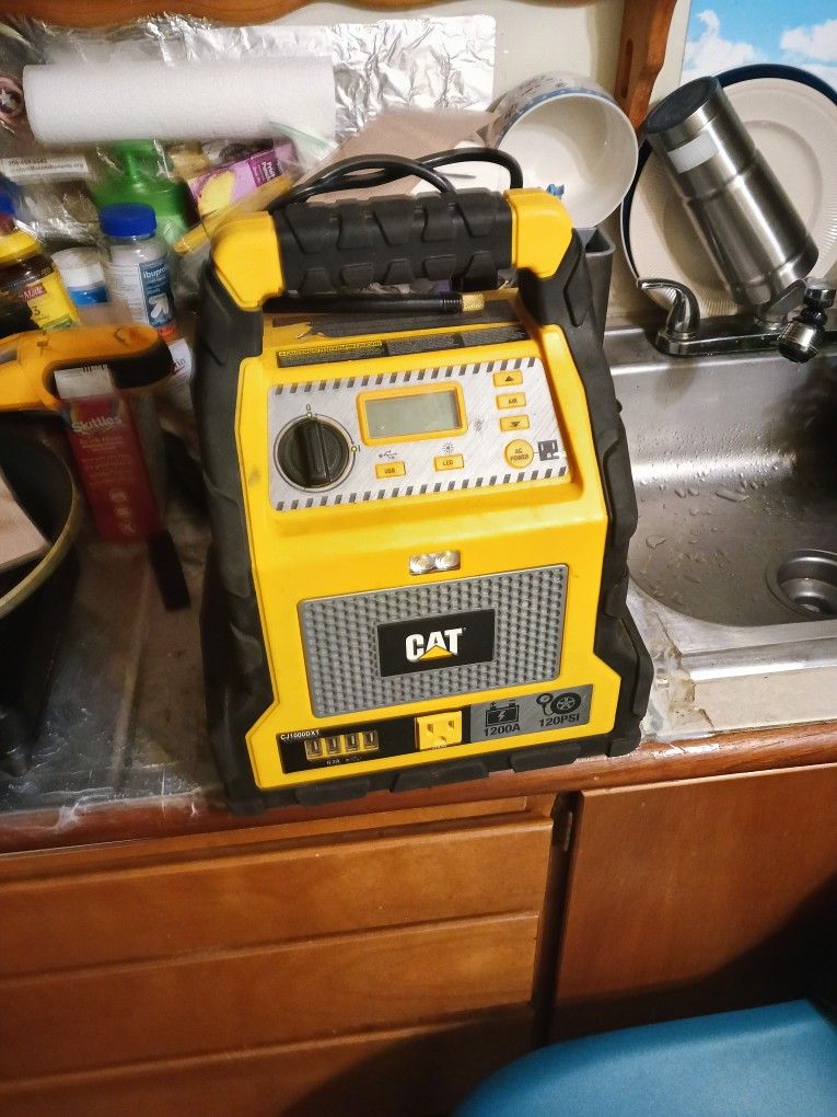 Cat Power Station 1200 Amp, Automatic Compresor 120 PSI , 200 W Power Inverter For Your Electronic Equipment and 120 AC for Your Household Appliances.