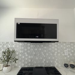 Samsung Bespoke Over The Range Microwave In White Glass