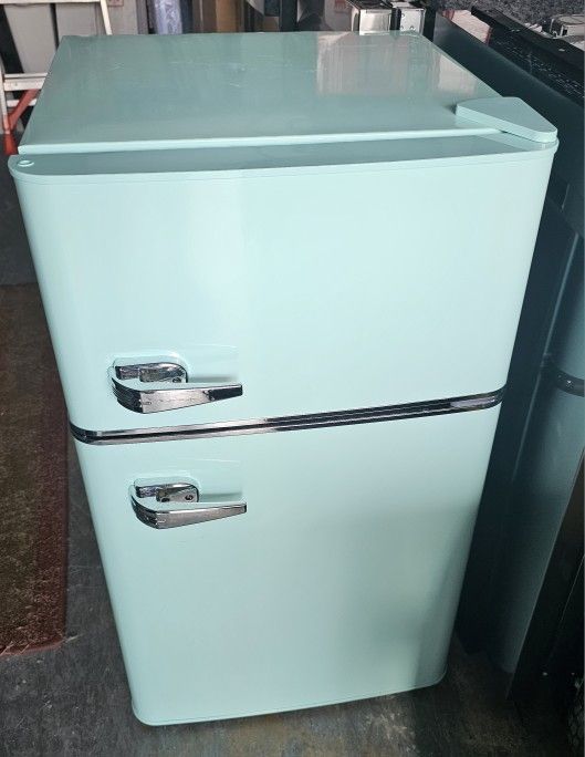 MINI REFRIGERATOR TOP FREEZER.....3.0 Cu.....$ 120