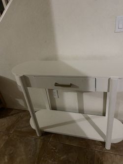 white desk/vanity