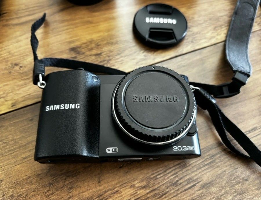Samsung NX1000 and 50-200 IOS lens
