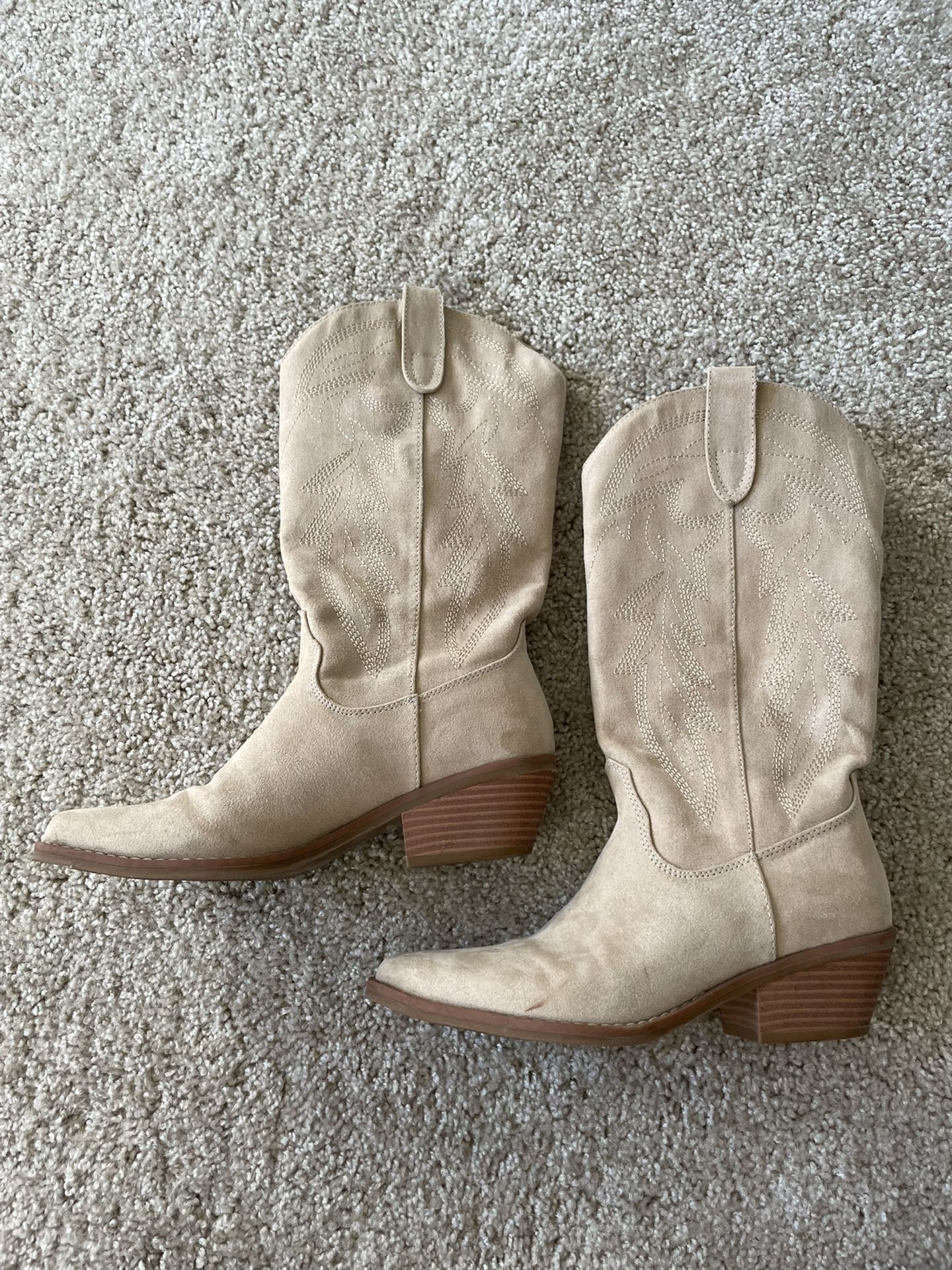 Madden Girl- Womens Size 6 Suede Cowgirl Western Boots Cream Tan Color