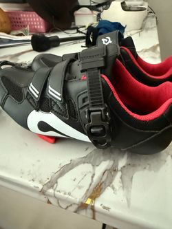 Peloton shoes and pedals sz 7/38 Euro