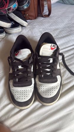 Nikes size 9
