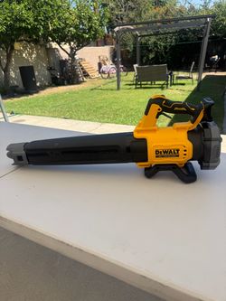 20V MAX 125 MPH 450 CFM Brushless Cordless Handheld Leaf Blower with Concentrator Nozzle (Tool Only)