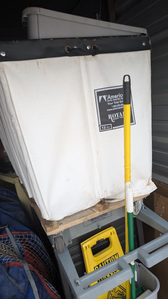 American Royal Laundry Cart