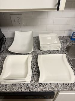 Porcelain Plate Set
