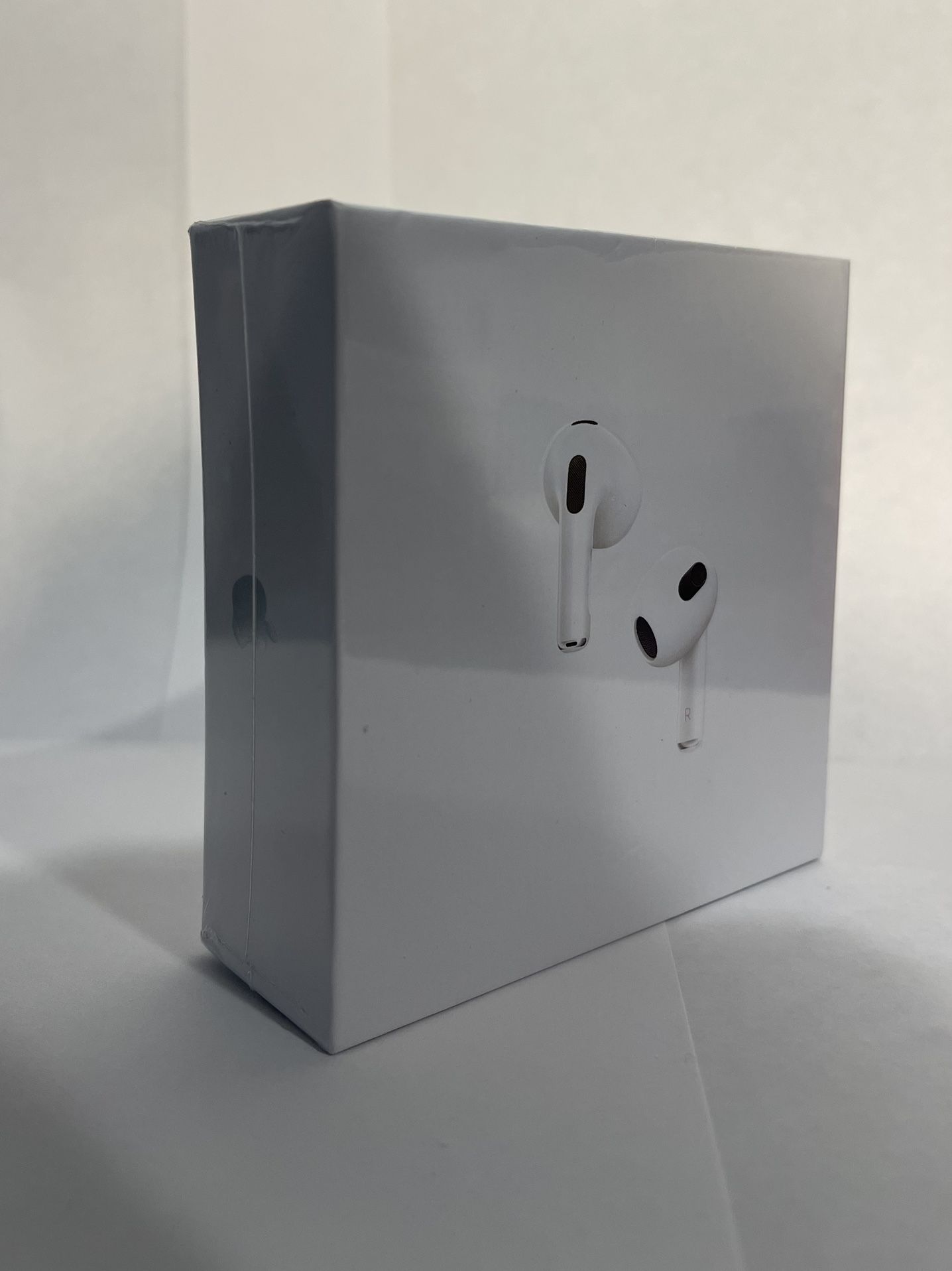 AirPods with Charging Case Includesed