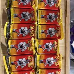 Selling a lot of 12 sealed 2021 Panini Score NFL Football 40-Card Value Packs. 	•	Factory sealed, never opened 	•	Patrick Mahomes cover art 	•	Great f