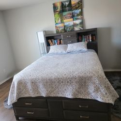 Queen Storage Bed & Mattress Set – Excellent Condition