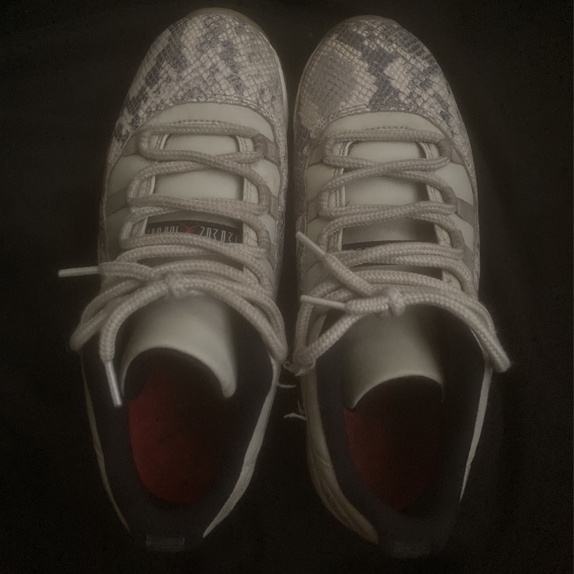 Jordan 11’s Grey Size 9.5
