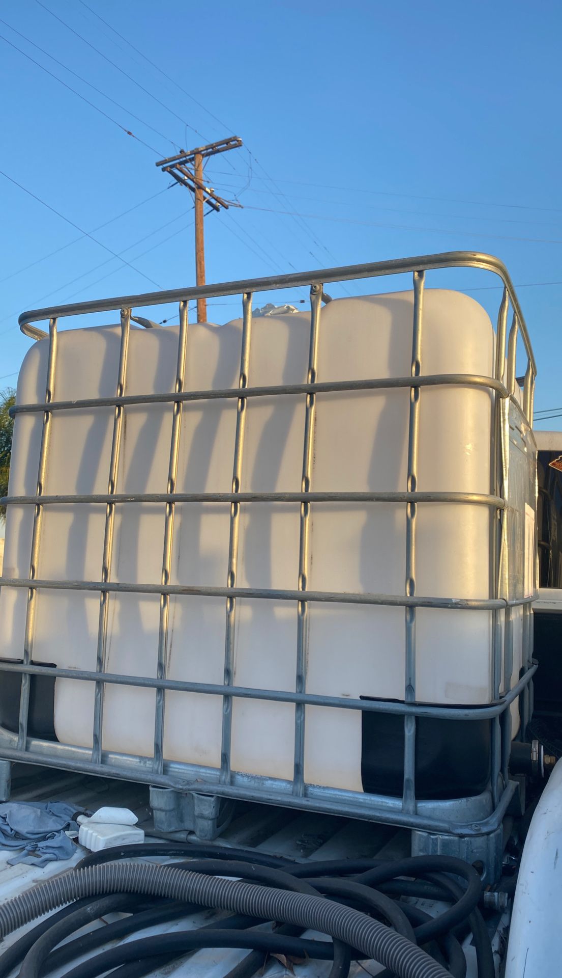 1,000 gallon water tank with hose connector