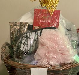 Mother’s Day Gift Baskets with Bath and Body Works Spa Gifts