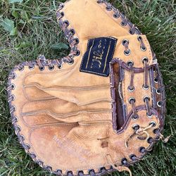 Classic Wilson Catcher’s Mitt