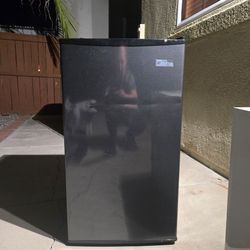 Mini fridge