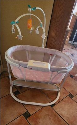 Musical And Light Up Bassinet