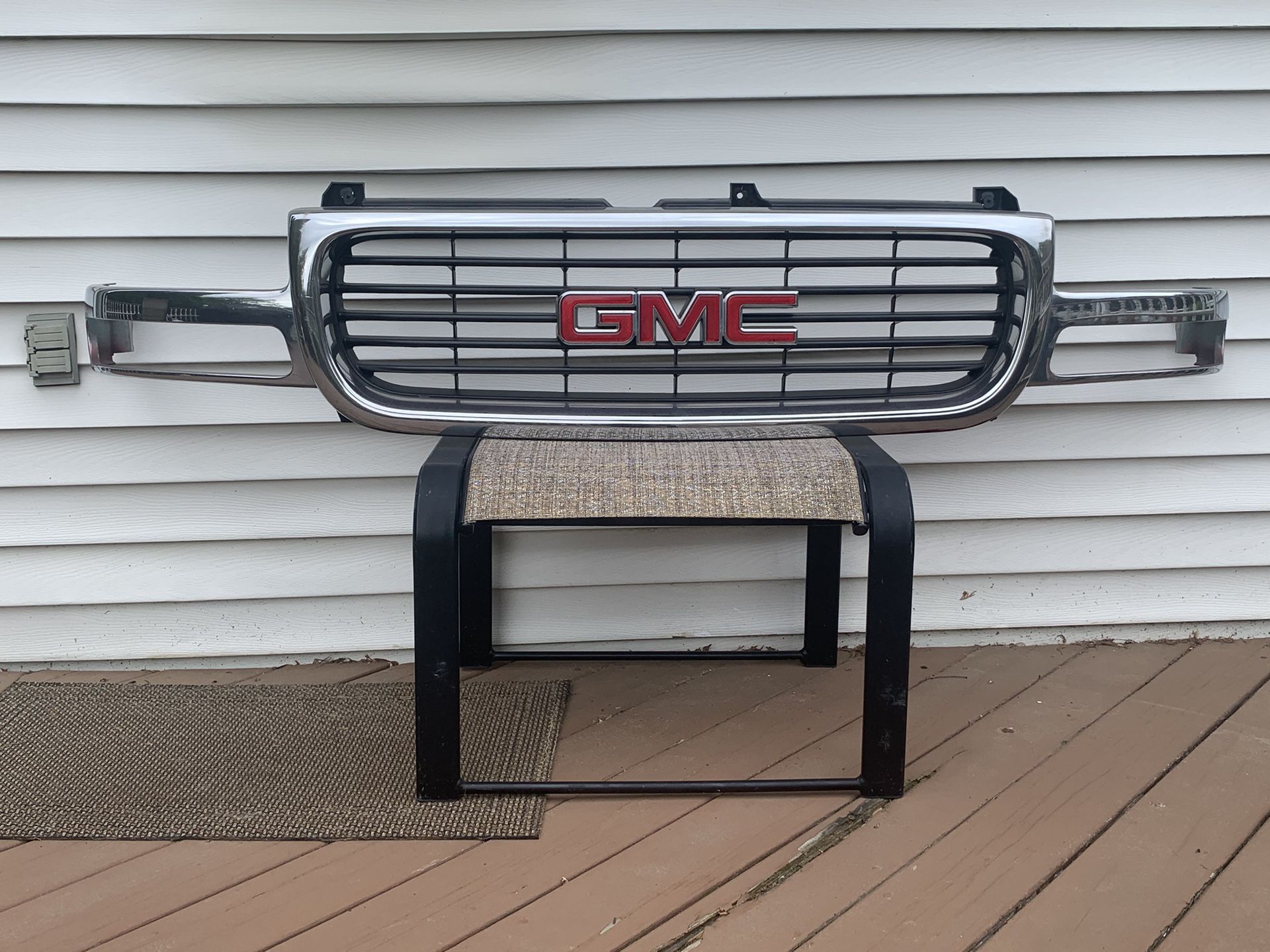 1999 GMC Sierra 1500 Grill