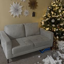 Stylish Light Gray Sofa 35”×60”